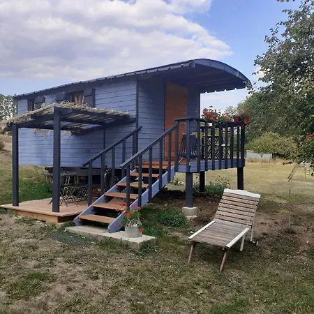 Luxury tent La Roulotte De La Clef Des Champs Buzancy (Ardennes)